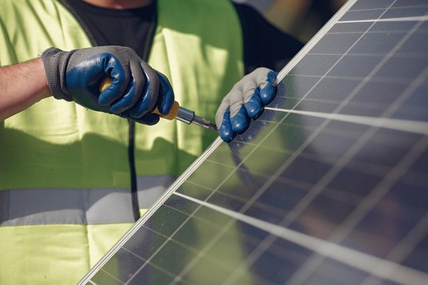Panneau solaire photovoltaïque : guide pour une installation efficace